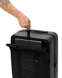 Cestovný kufor Db Ramverk Front Access Carry-on Black Out - 2024/25