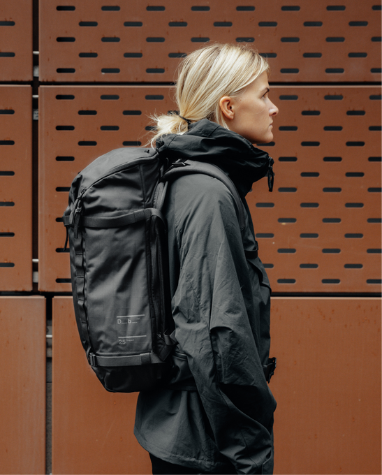 Hydratačný Batoh DB Backcountry Backpack 25L Black Out - 2025/26