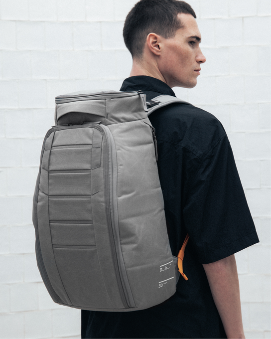 Hydratačný Batoh DB Hugger Backpack 30L Sand Grey