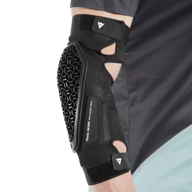 Lakťové chrániče Dainese Trail Skins Pro Elbow Guards Black