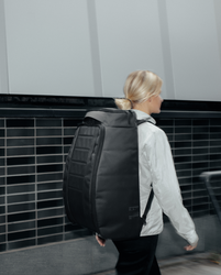 Batoh Db Hugger Bootpack 45l Black Out - 2024/25