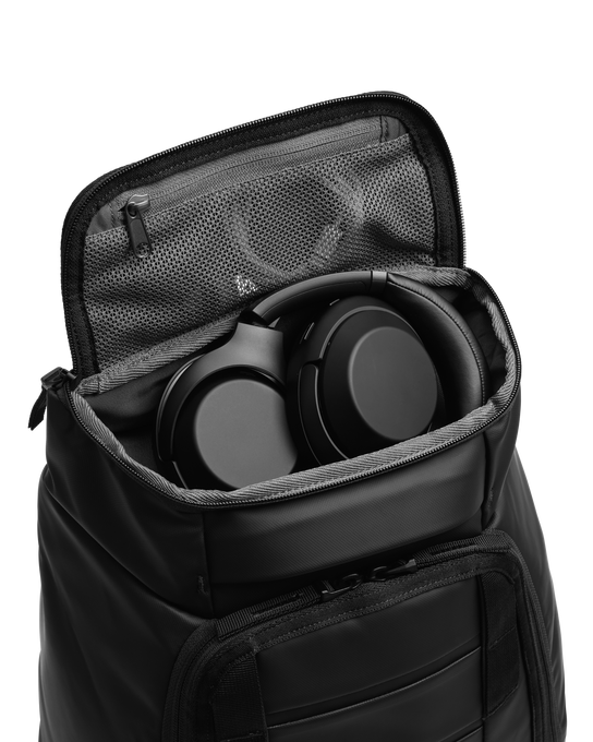 Hydratačný Batoh DB Hugger Backpack 25L Black Out - 2025/26