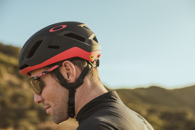 Slnečné okuliare OAKLEY Encoder Strike Vented Giro d'Italia Collection Prizm Road Black Lenses / Giro Pink Stripes Frame