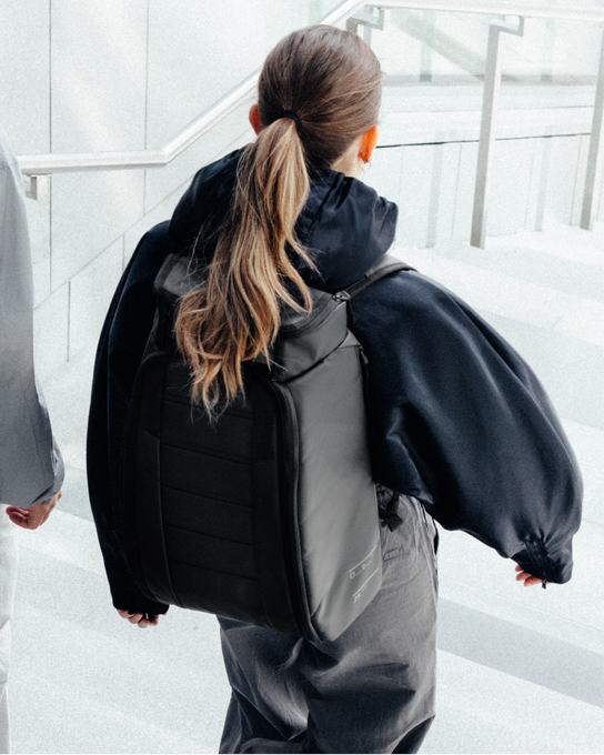 Hydratačný Batoh DB Hugger Backpack 25L Black Out - 2025/26