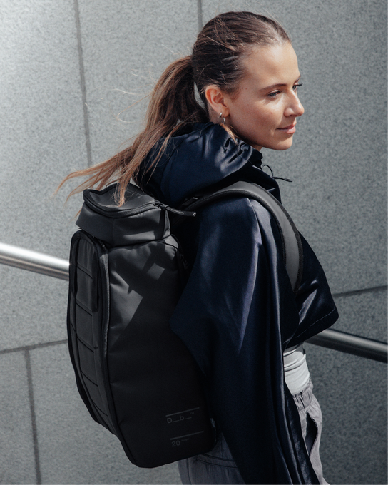 Hydratačný Batoh DB Hugger Backpack 20L Black Out
