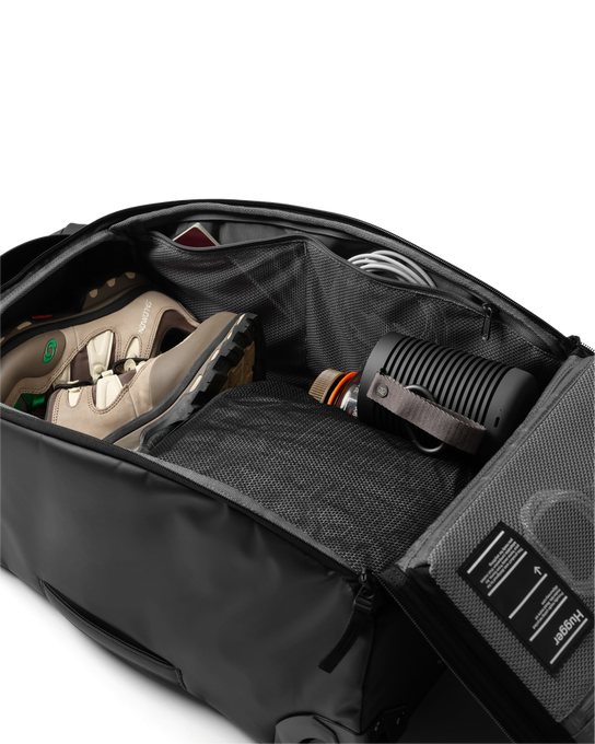 Batoh DB Hugger Roller Bag Príručná 40L Black - 2024/25