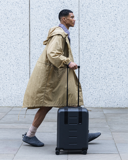 Cestovný kufor Db Ramverk Carry-on Black Out - 2025/26