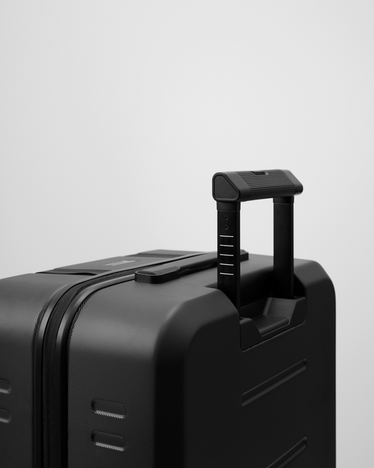 Cestovný kufor Db Ramverk Check-in Luggage Medium Black Out - 2025/26