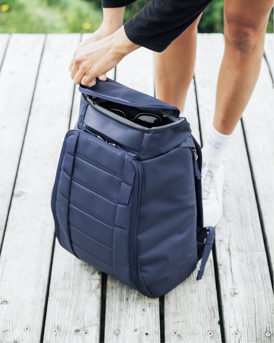 Hydratačný Batoh DB Hugger Backpack 25L Black Out - 2025/26
